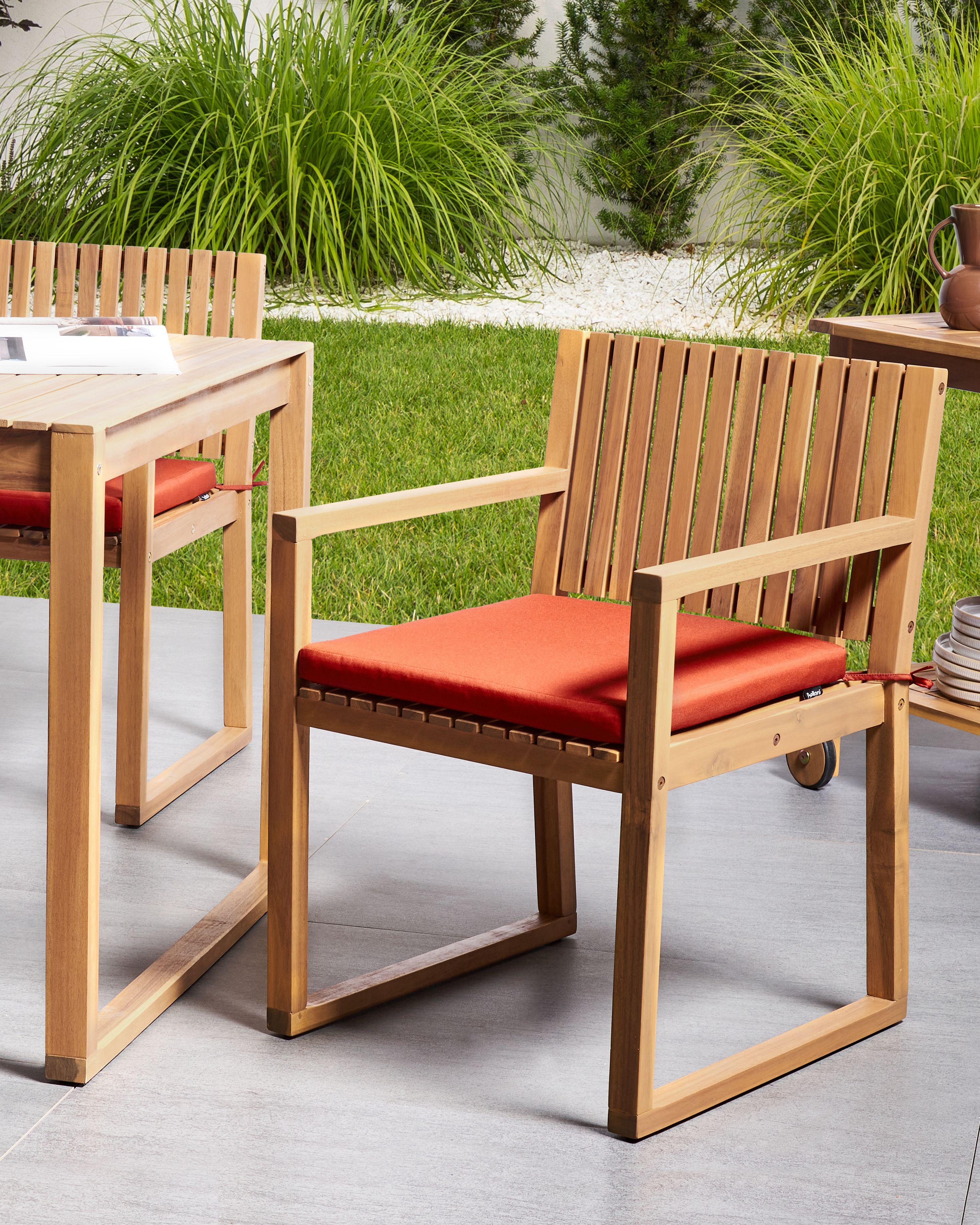 Beliani Lot de 2 chaises de jardin avec coussins en Bois d'acacia certifié FSC® Traditionnel SASSARI PREMIUM  