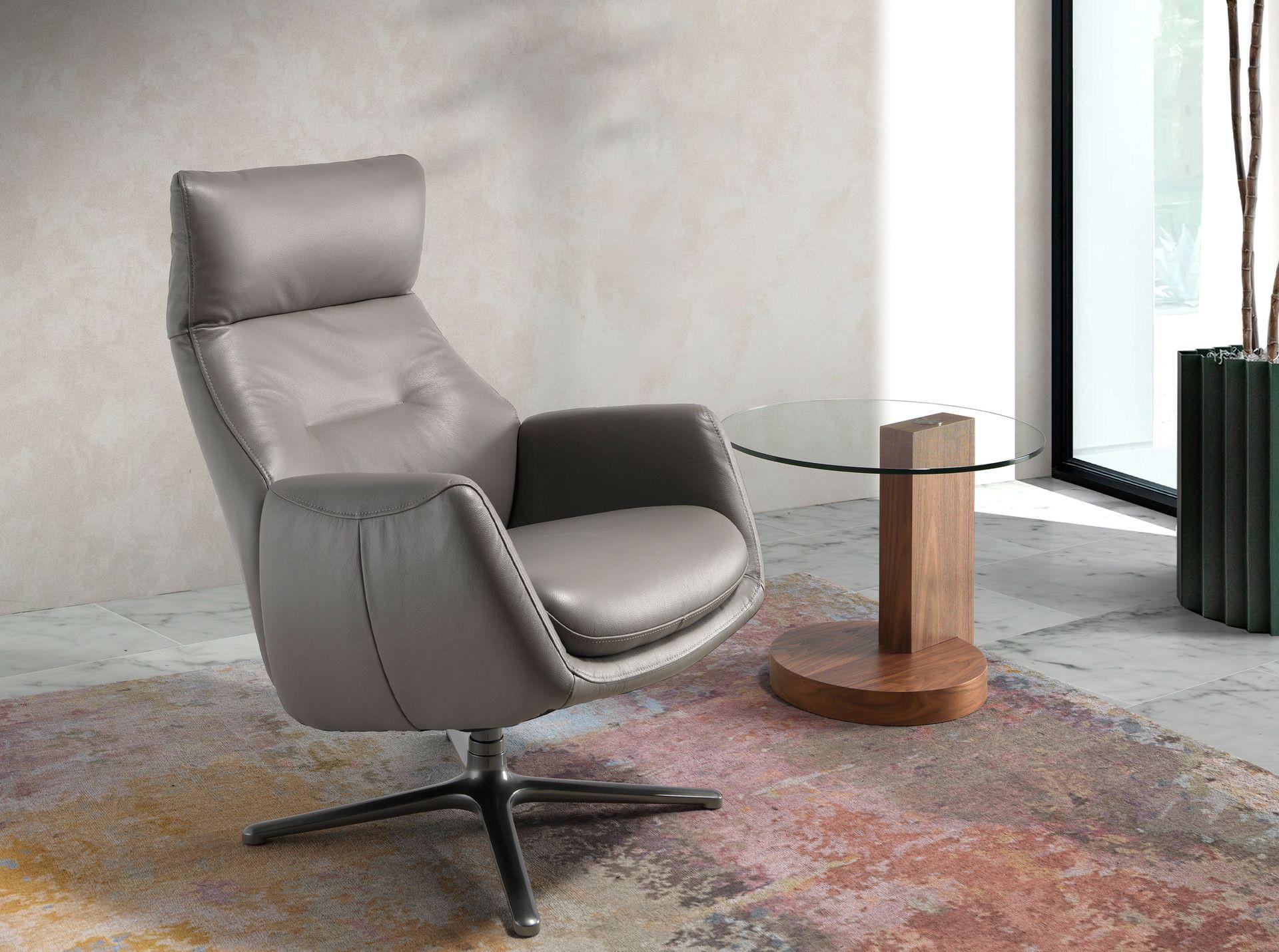 ANGEL CERDA Runder Ecktisch aus gehärtetem Glas und Nussbaumholz  