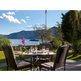 Smartbox  Vacanza al lago: 1 notte con colazione e cena per 2 ad Ascona - Cofanetto regalo 