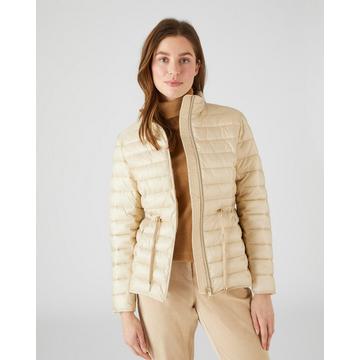 Steppjacke mit Stehkragen, glänzend und warm.