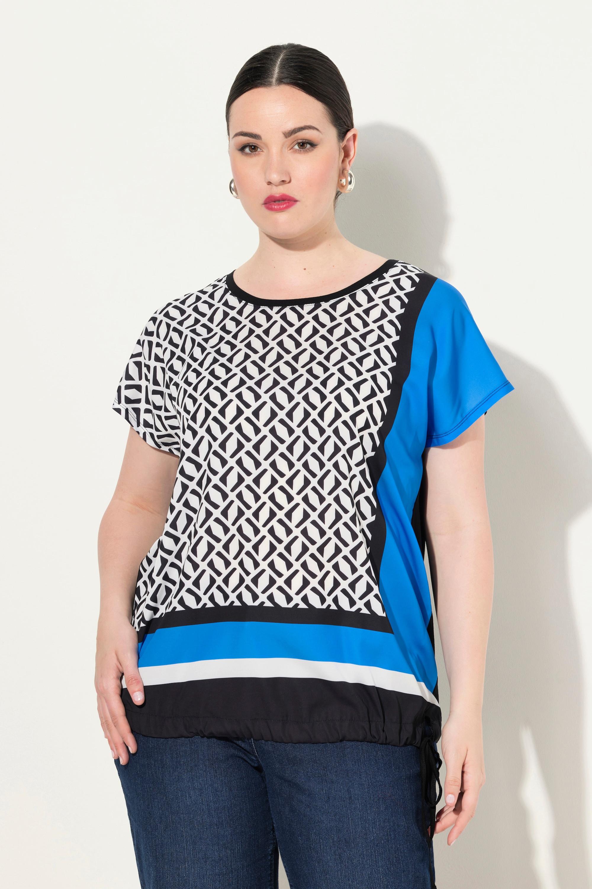 Ulla Popken  Blouse esprit patchwork, satin sur le devant. Décolleté rond et manches courtes. 