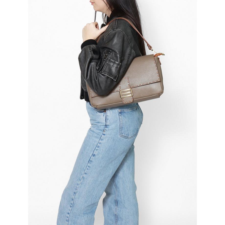 Gave Lux Borsa a tracolla  