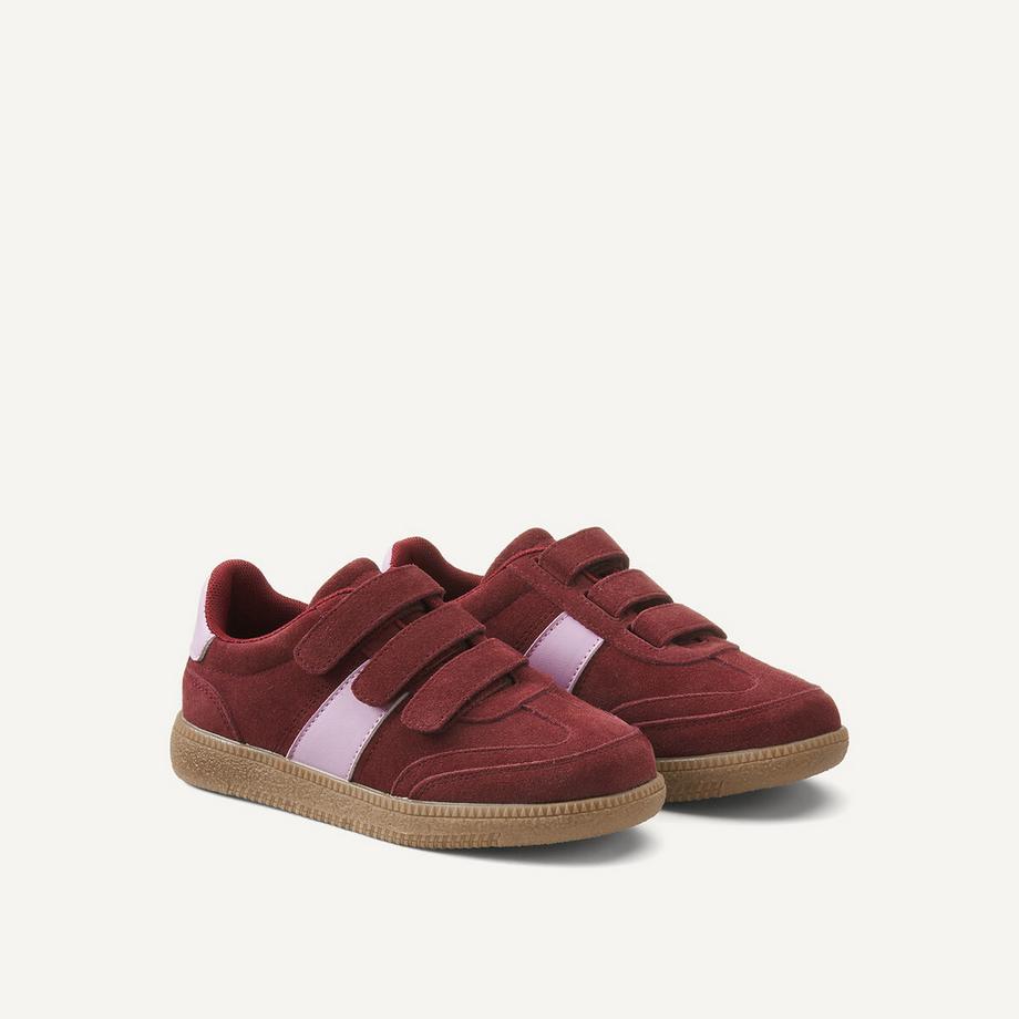 Sneaker mit Klettverschluss