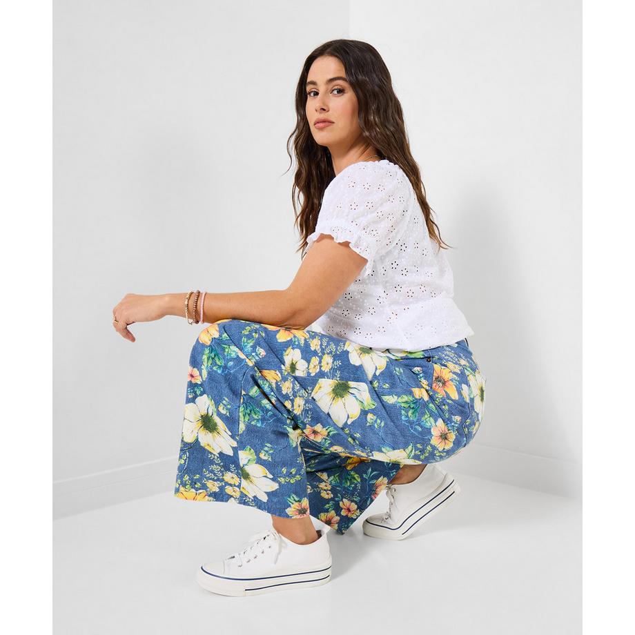 Weit geschnittene Jeans mit Blumenmuster