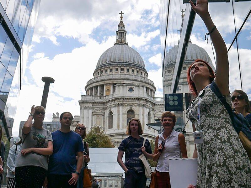 Smartbox  Com’è bello passeggiar con Mary Poppins®: tour di Londra a piedi per 2 - Cofanetto regalo 