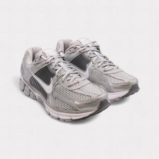 NIKE  Zoom Vomero 5 - Wolf Grey 