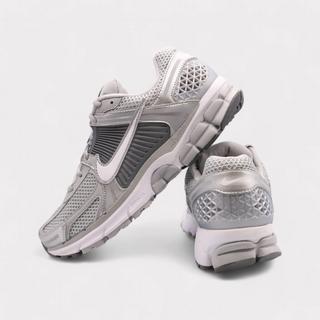 NIKE  Zoom Vomero 5 - Wolf Grey 