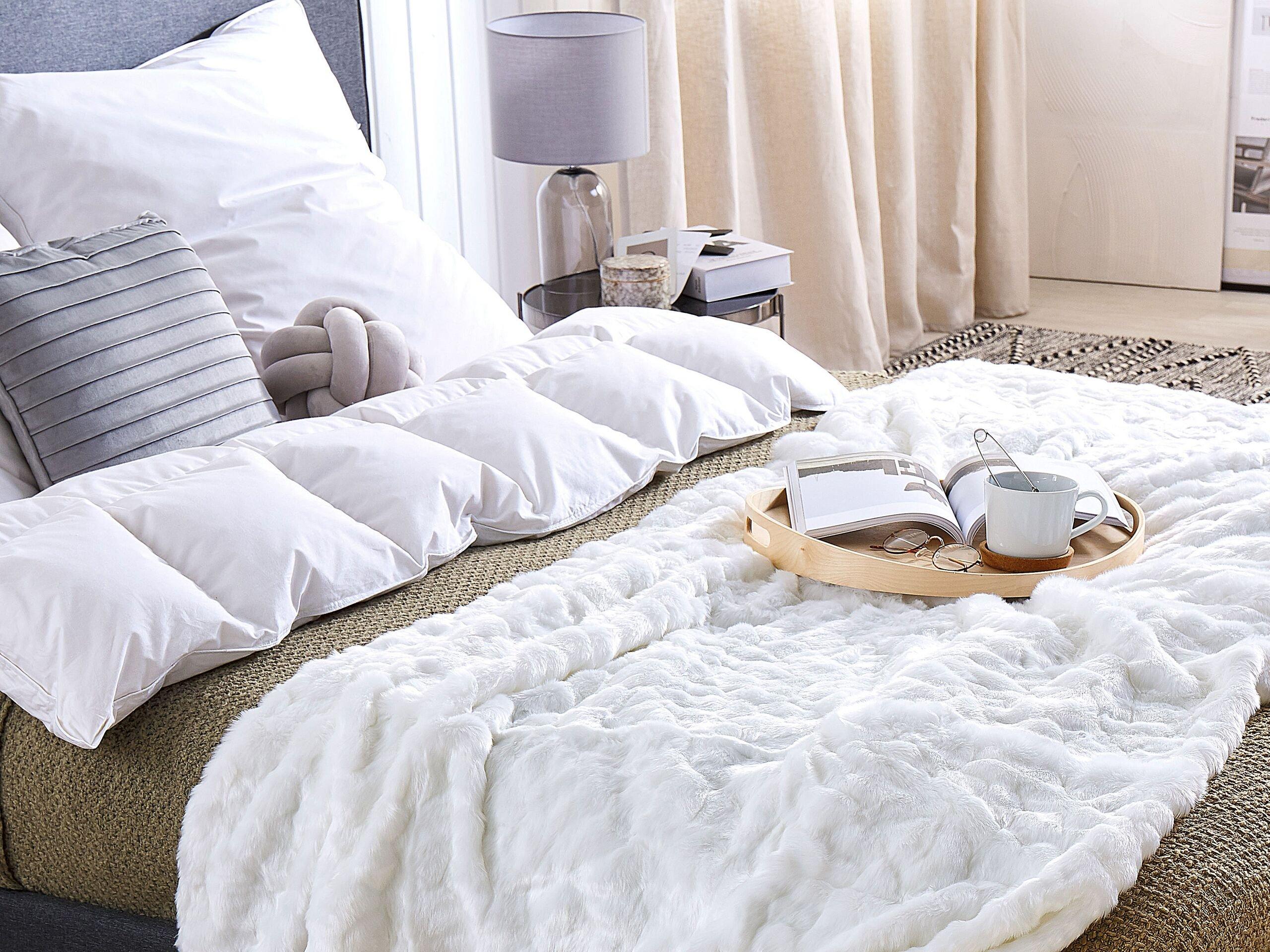 Beliani TOURZA Coperta Morbida Moderna in Acrilico  