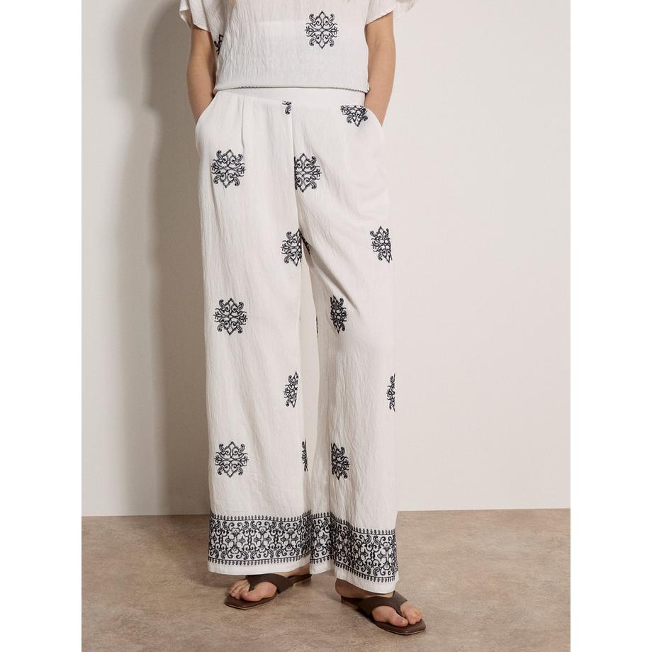 Weite Hose mit Paisley-Stickerei