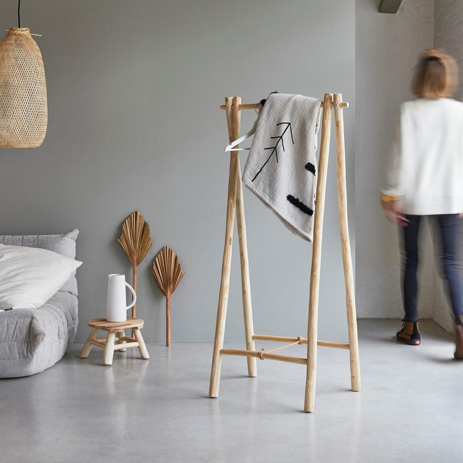 Tikamoon Attaccapanni semplice in teak massello Kilim  