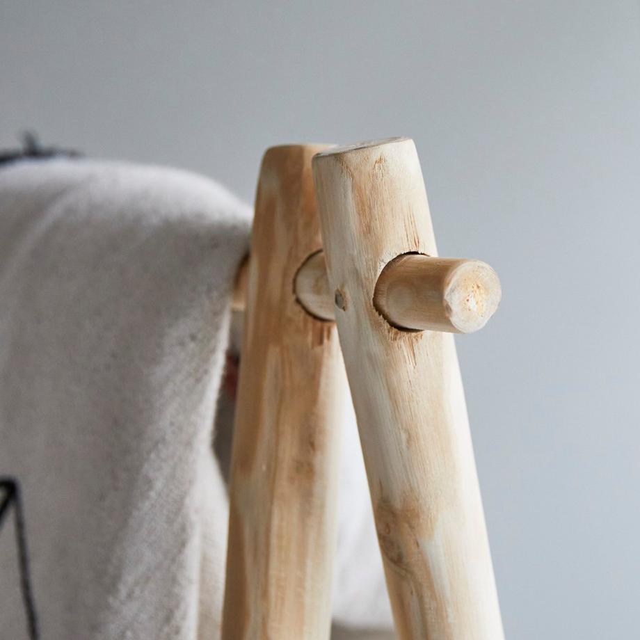 Tikamoon Attaccapanni semplice in teak massello Kilim  