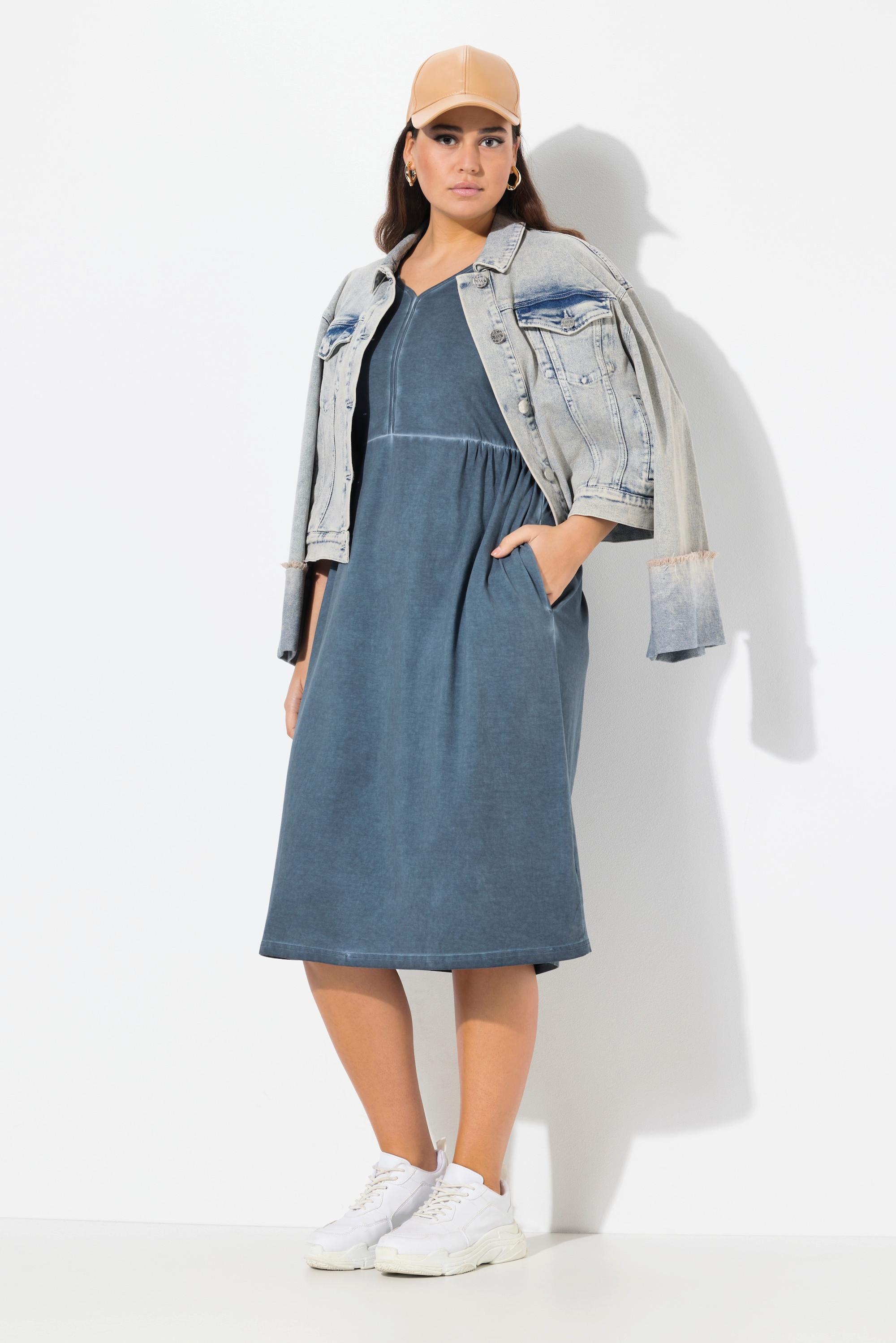 Ulla Popken Robe en jersey Coupe évasée Col V Manches courtes avec poches  