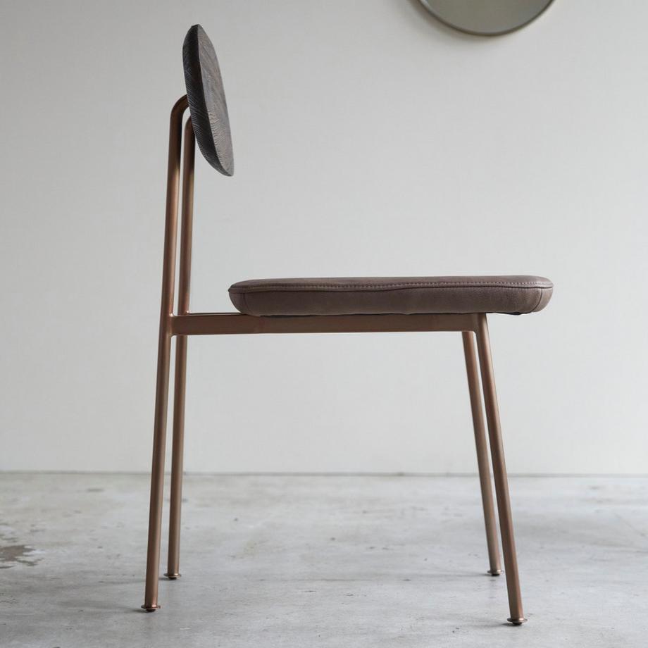 Tikamoon Stuhl Mohawk choco aus massivem Eichenholz Yutapi  