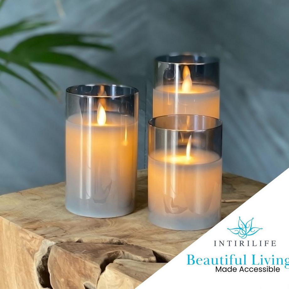 Intirilife 3x Kerzen flammenlose LED Kerzen aus Wachs im Glas ONE SIZE