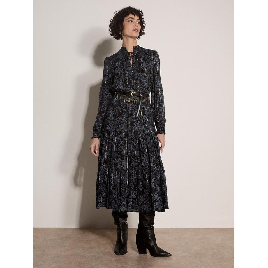 Robe mi-longue à volants et motif cachemire métallisé chatoyant