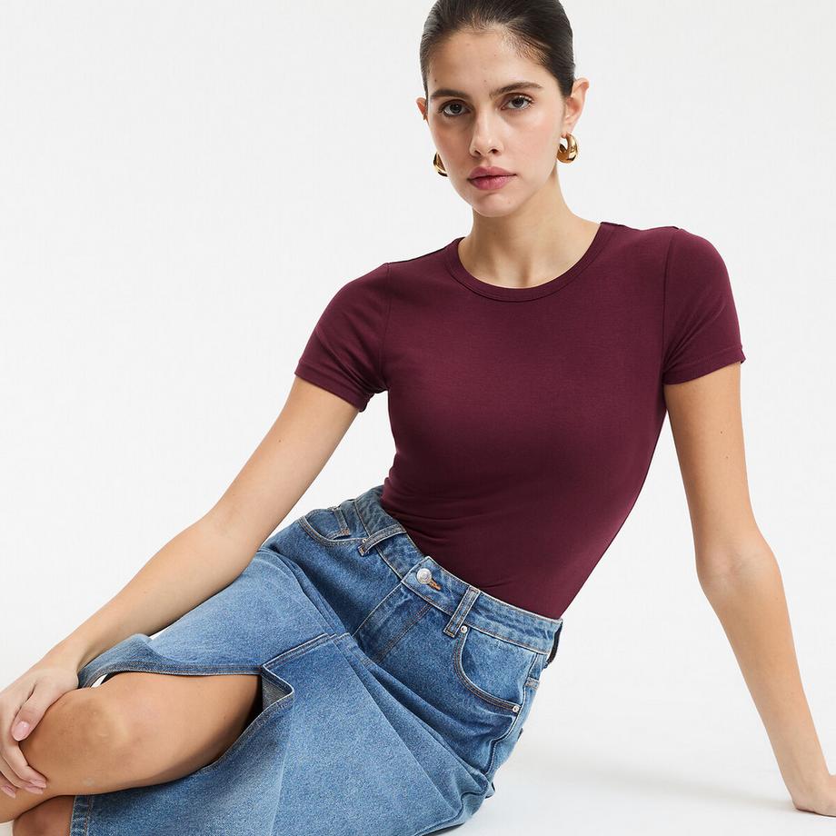 T-Shirt mit rundem Ausschnitt und kurzen Ärmeln