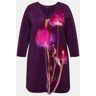 Ulla Popken  T-shirt au tombé fluide, imprimé à fleurs. Coupe évasée, encolure en V et manches 3/4. 