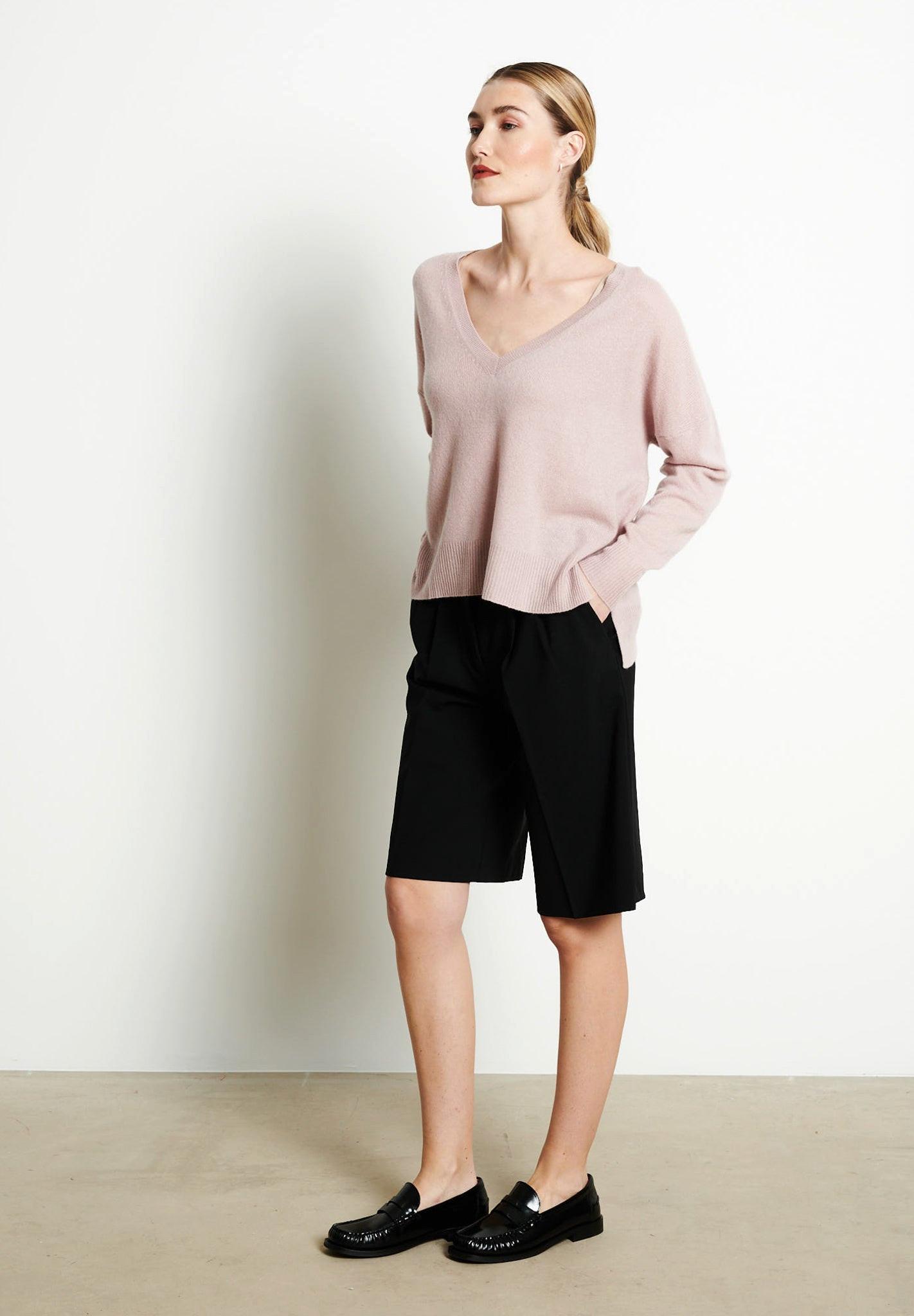 Studio Cashmere8  RIA 3 Maglia profonda oversize con scollo a V - 100% cashmere 