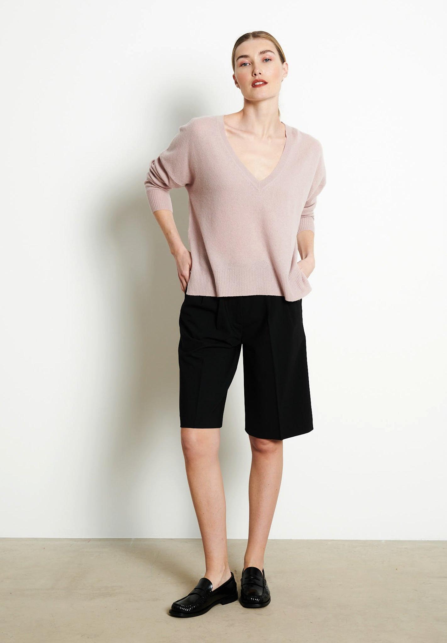 Studio Cashmere8  RIA 3 Maglia profonda oversize con scollo a V - 100% cashmere 