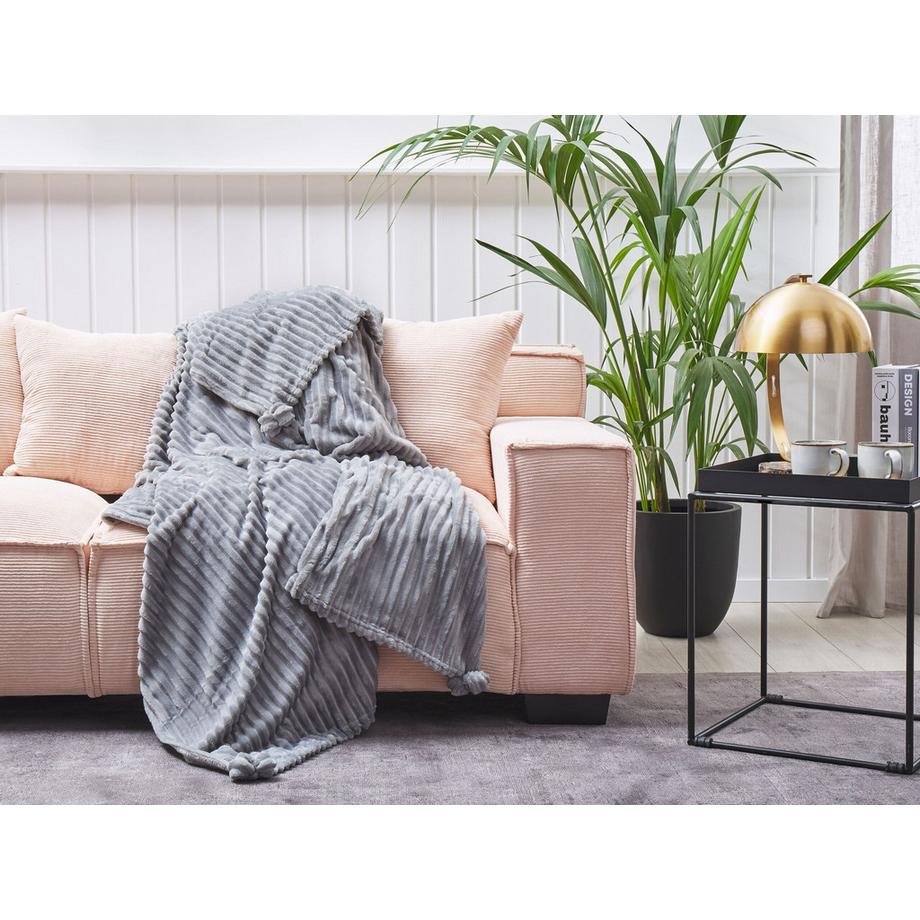 Beliani KAWERI Skandinavische Polyester Kuscheldecke  