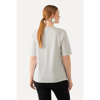 Ulla Popken  T-shirt manches 3/4. Décolleté rond sublimé par de petites perles fantaisie. Silhouette en A évasée. 