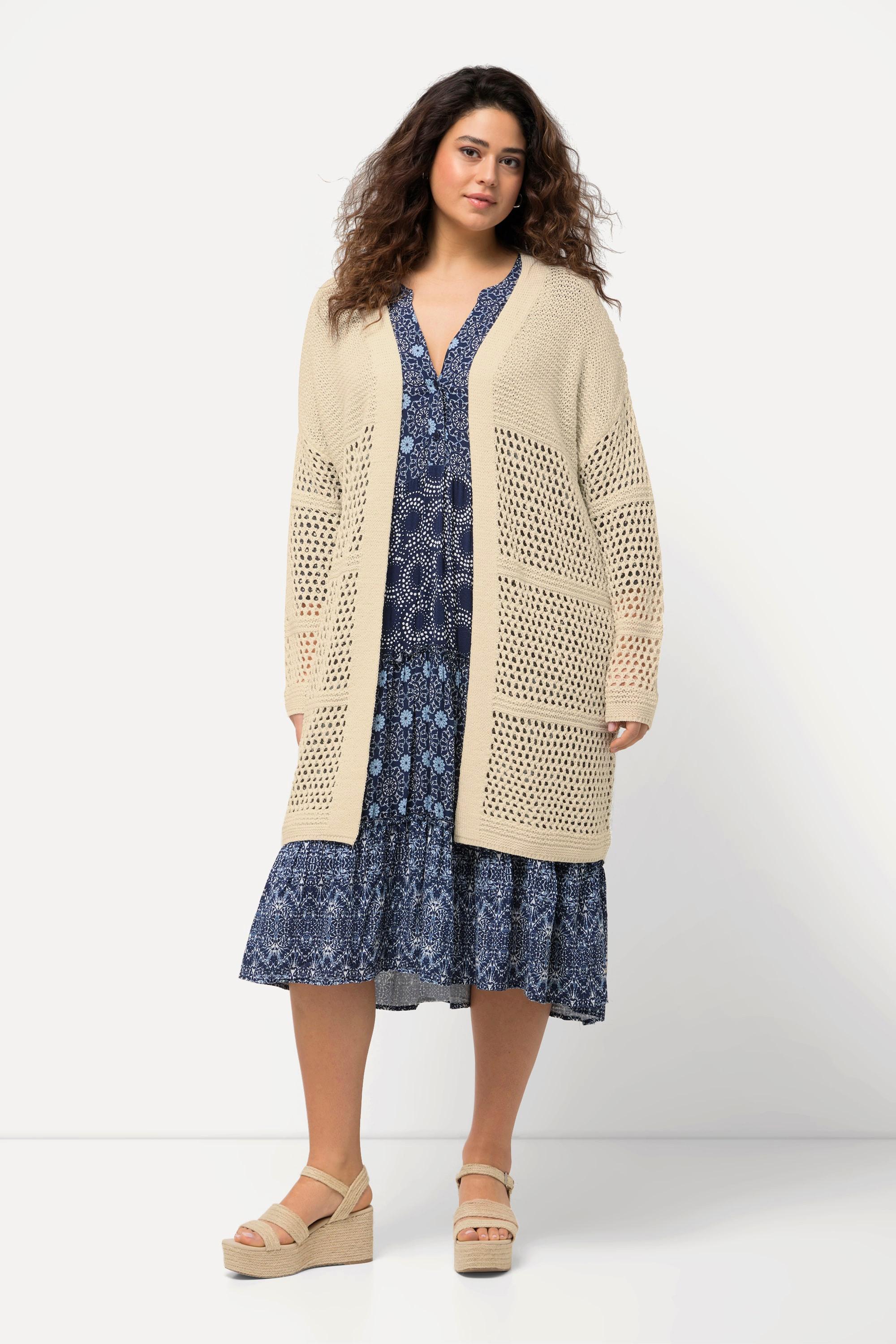 Ulla Popken  Cardigan long en crochet, coupe oversized à motif ajouré et coupe ouverte 