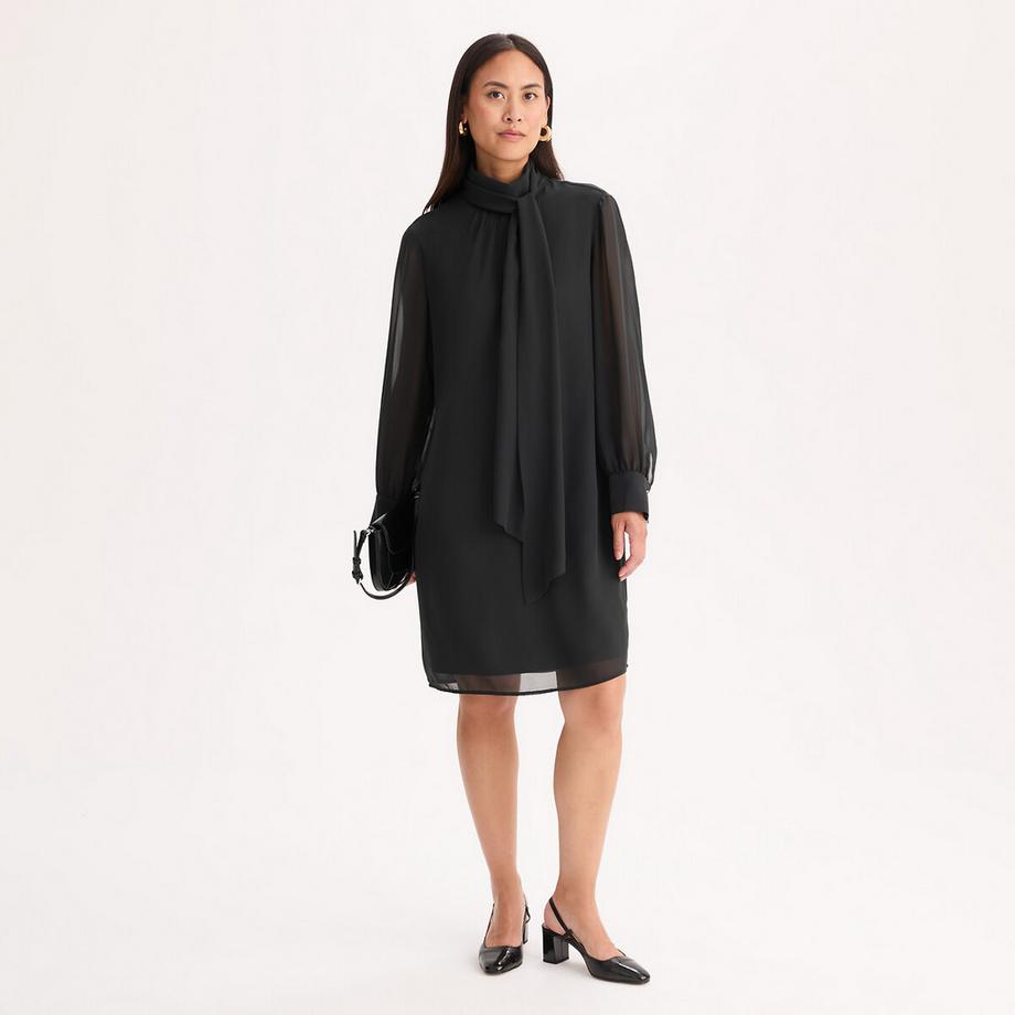 Robe à col lavallière