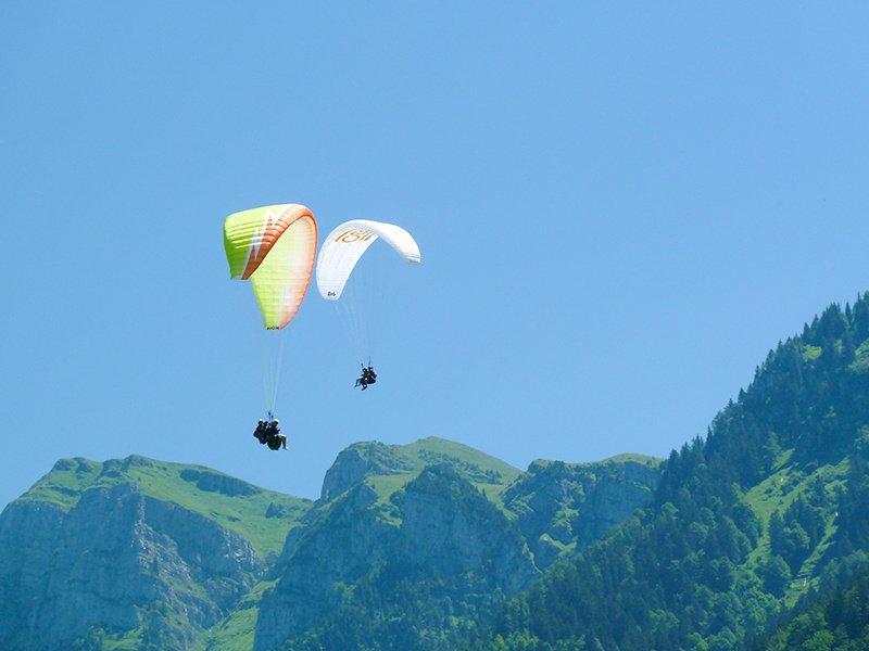 Smartbox  Vol en parapente de 20 minutes au-dessus du lac des Quatre-Cantons - Coffret Cadeau 