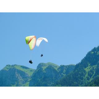 Smartbox  Vol en parapente de 20 minutes au-dessus du lac des Quatre-Cantons - Coffret Cadeau 