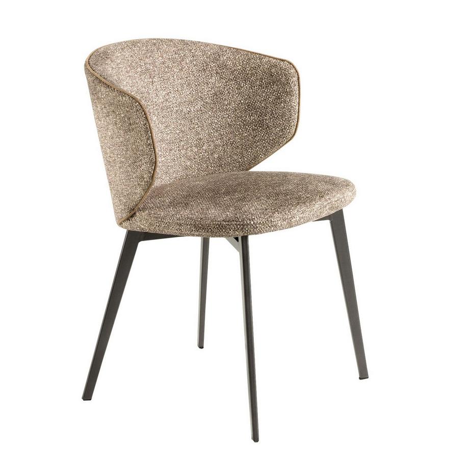 Chaise en tissu marbré