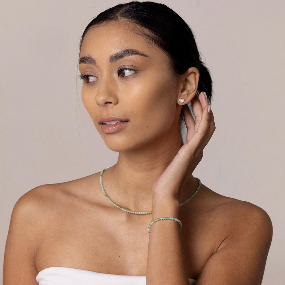 Balibay  Boucles d'oreilles puces Aikas, ornées d'une pierre de lune, en argent plaqué or. 