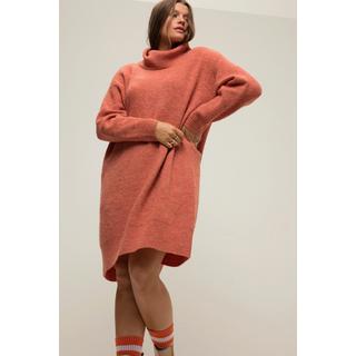 Studio Untold  Abito di maglia dal taglio oversize con collo da risvoltare e maniche lunghe 