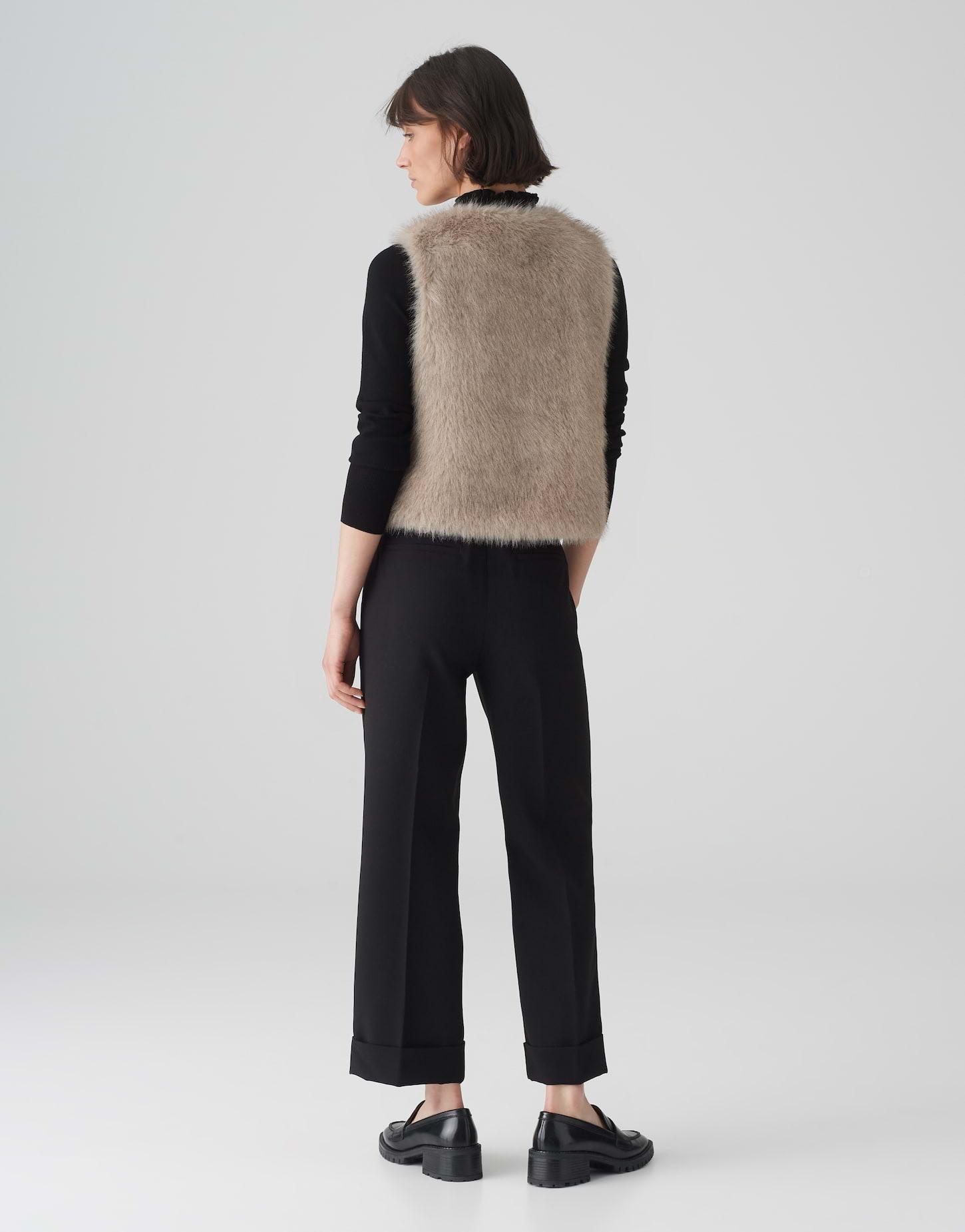 OPUS  Gilet en fourrure Wondria Silhouette boxy 