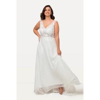 Ulla Popken  Robe de mariée sans manches. Col en V et traîne. Ligne en A. 