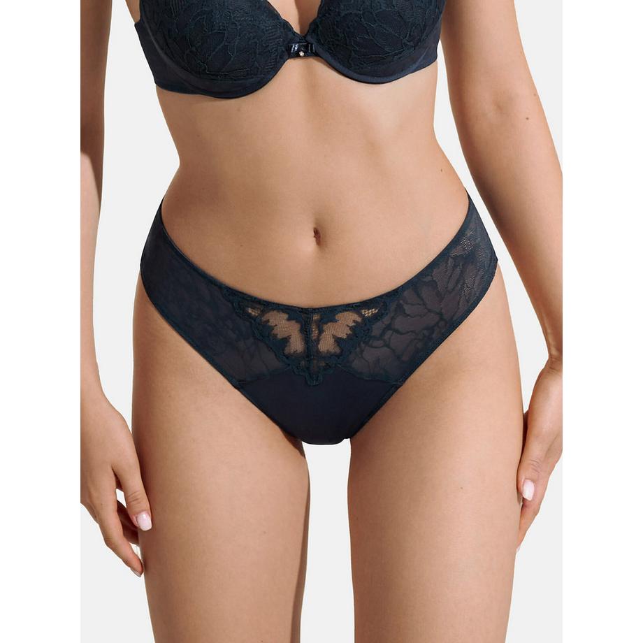 Brésilien échancré Naty