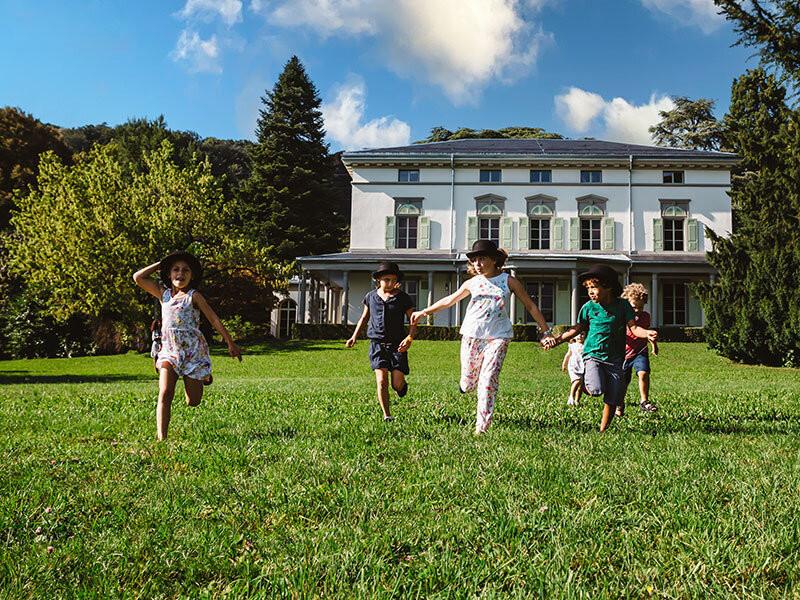 Smartbox  Visite du musée Chaplin's World : entrées pour 2 adultes et 1 enfant - Coffret Cadeau 