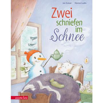 Zwei schniefen im Schnee