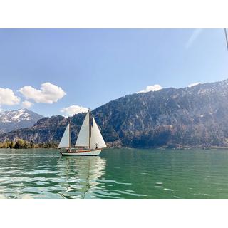 Smartbox  1 magica notte in barca a vela sul lago di Thun e bottiglia di vino - Cofanetto regalo 