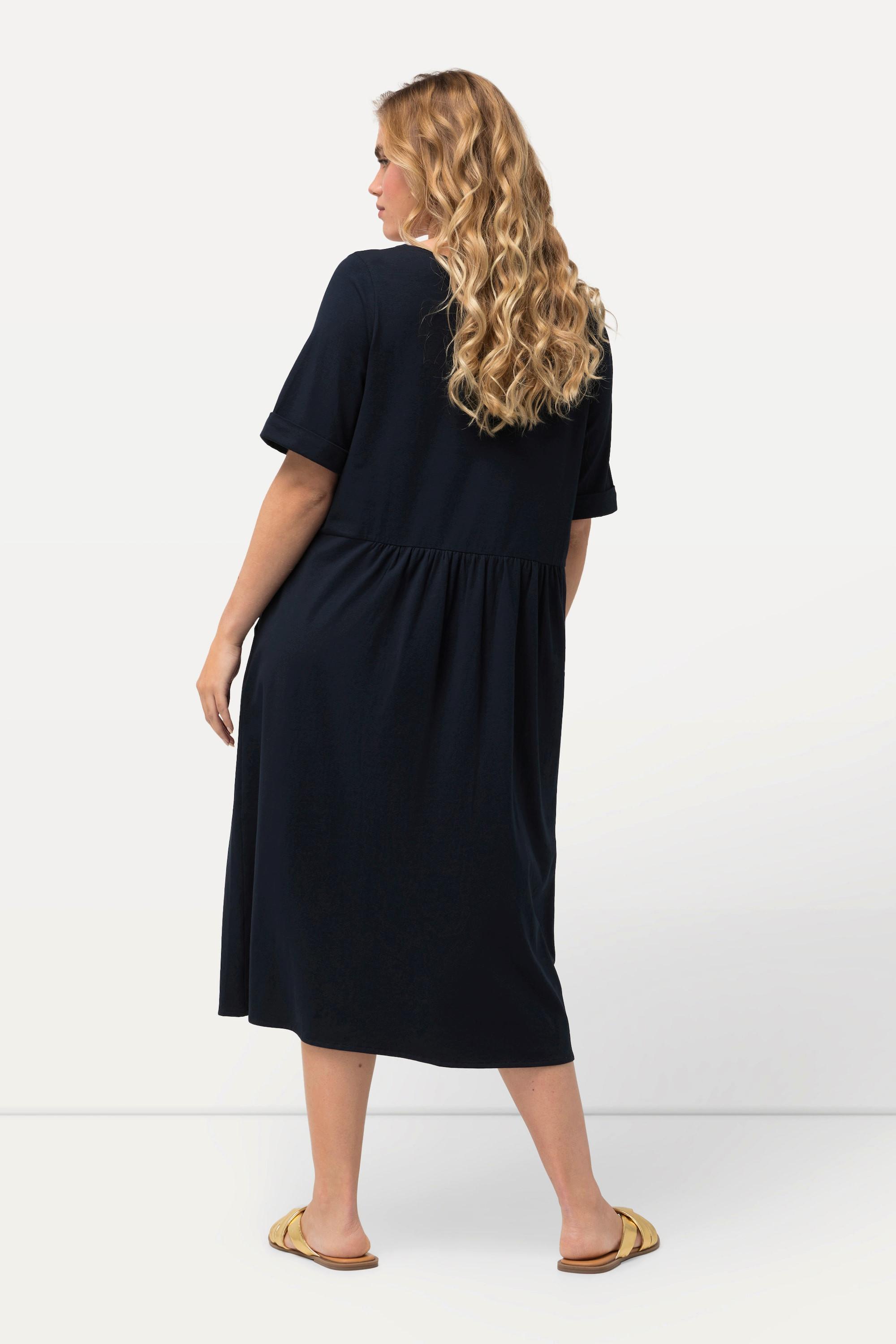 Ulla Popken  Robe midi en jersey, décolleté rond et manches courtes. Silhouette en A évasée. 