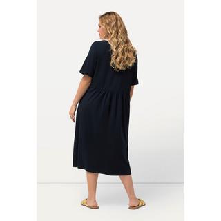 Ulla Popken  Robe midi en jersey, décolleté rond et manches courtes. Silhouette en A évasée. 