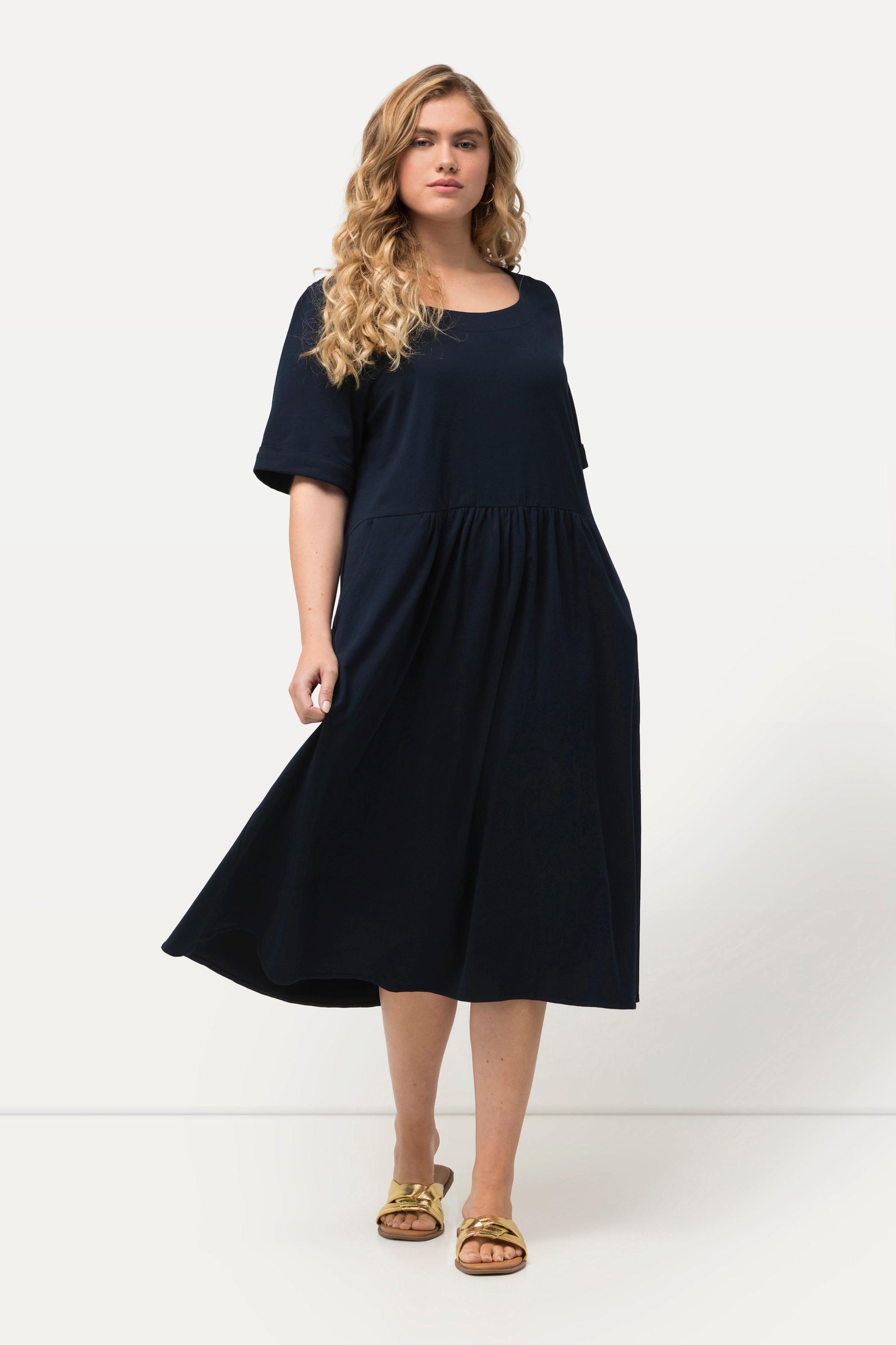 Ulla Popken  Robe midi en jersey, décolleté rond et manches courtes. Silhouette en A évasée. 