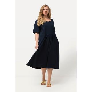 Ulla Popken  Robe midi en jersey, décolleté rond et manches courtes. Silhouette en A évasée. 