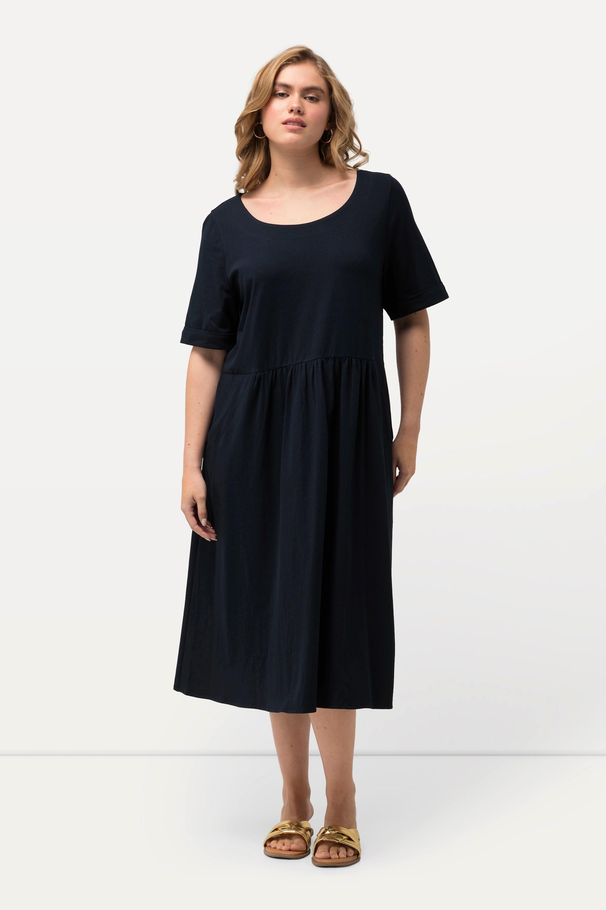 Ulla Popken  Robe midi en jersey, décolleté rond et manches courtes. Silhouette en A évasée. 