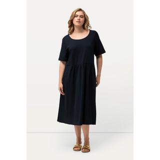 Ulla Popken  Robe midi en jersey, décolleté rond et manches courtes. Silhouette en A évasée. 