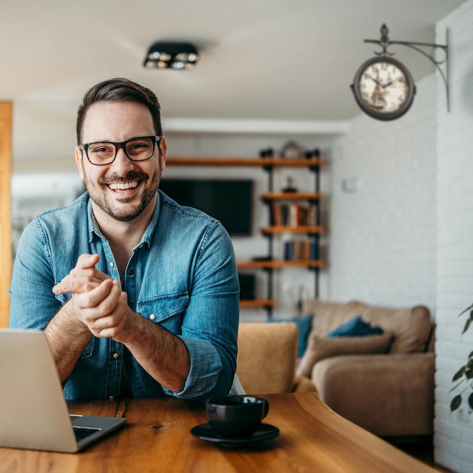 B2X Doppelseitige Bahnhofsuhr in Schwarz  
