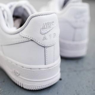 NIKE  Nike Air Force 1 - White (M) 