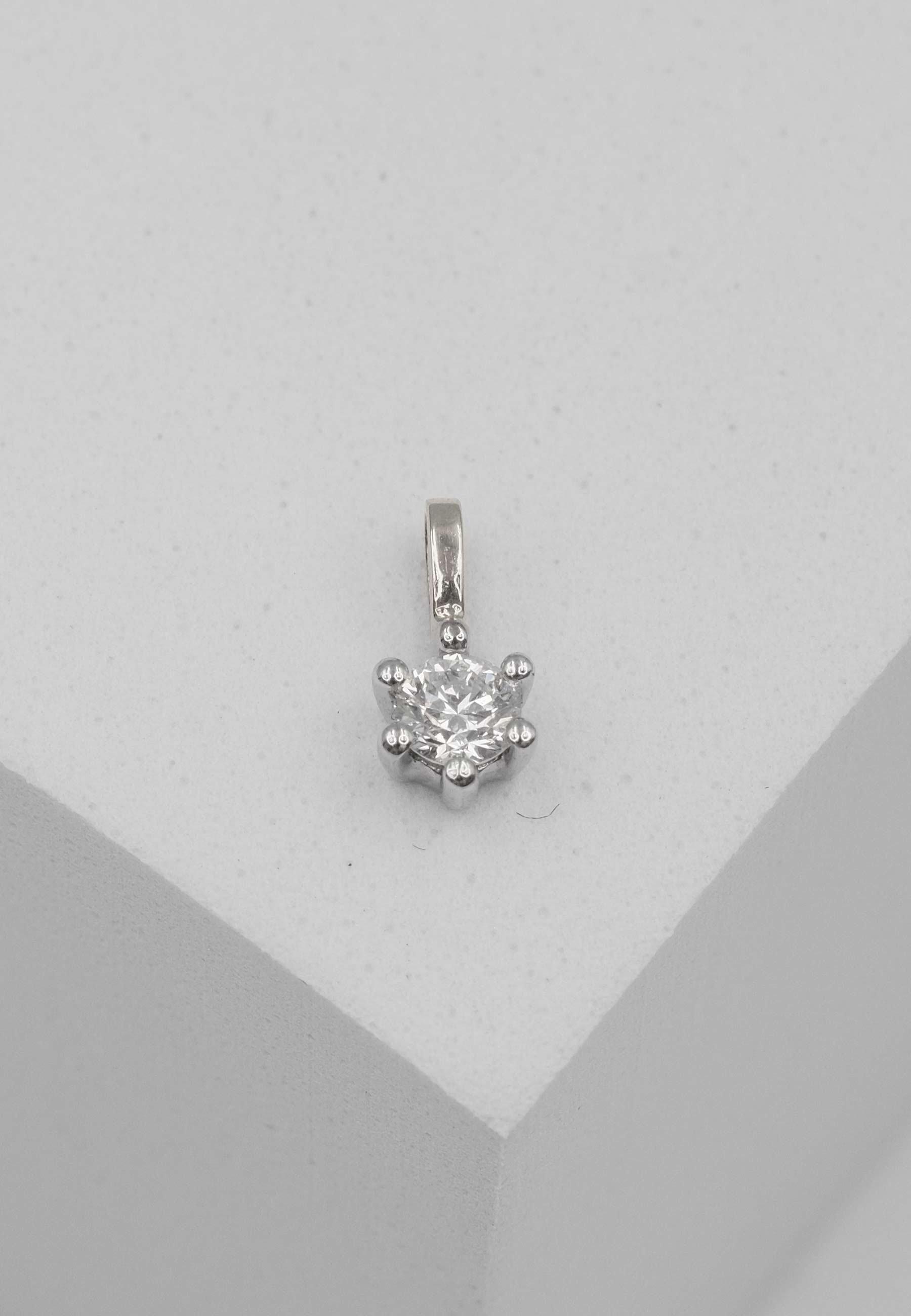 MUAU Schmuck  Solitär Anhänger 6-Griff-Fassung Weissgold 750 Diamant 0.15ct. 8x6mm 