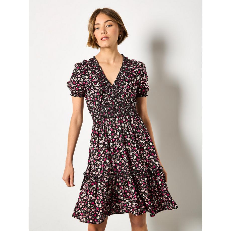 Mini-robe smockée à petits motifs floraux