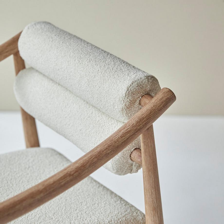 Tikamoon Sessel aus massivem Akazienholz und Boucléstoff – Colombe  