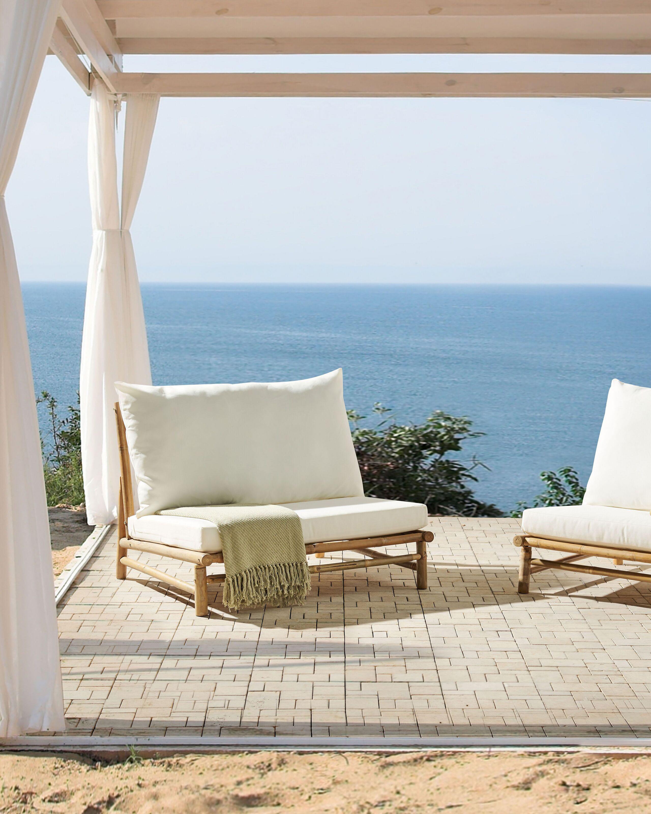 Beliani Lot de 2 chaises de jardin avec coussins en Bambou Rustique TODI  